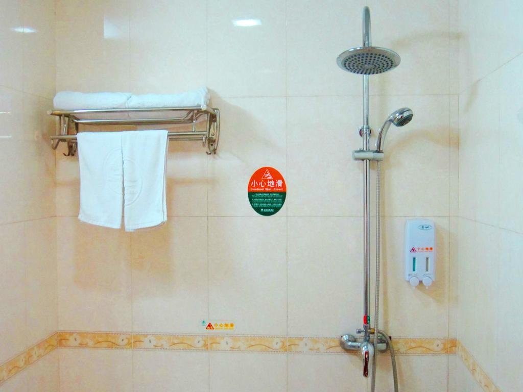 Greentree Inn Shanghai Dongming Road Subway Station Express Hotel Eksteriør bilde