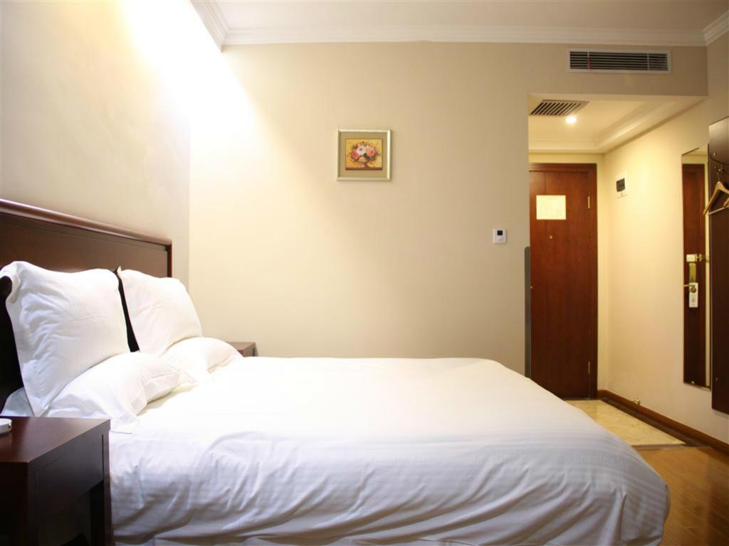 Greentree Inn Shanghai Dongming Road Subway Station Express Hotel Eksteriør bilde