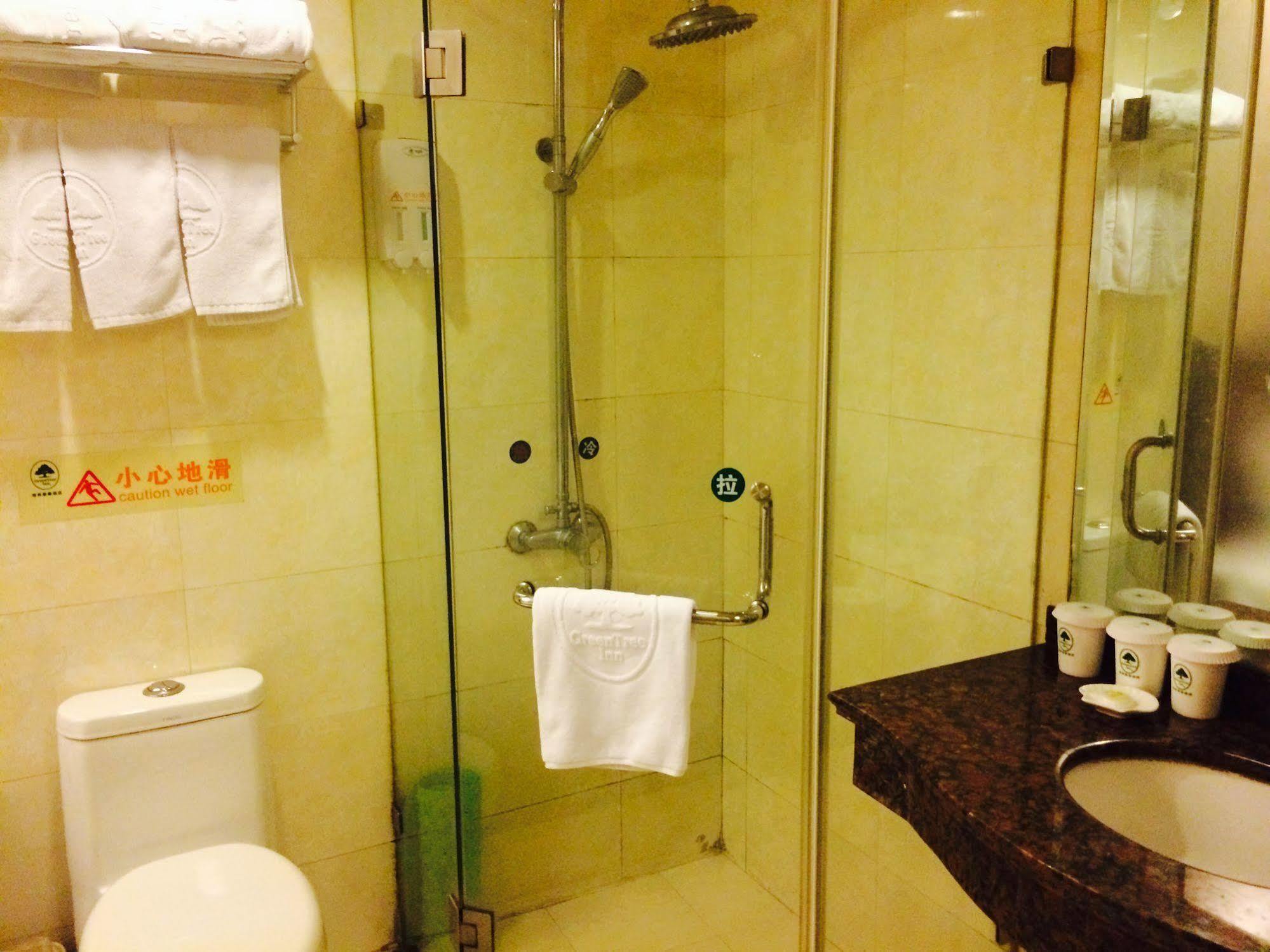 Greentree Inn Shanghai Dongming Road Subway Station Express Hotel Eksteriør bilde