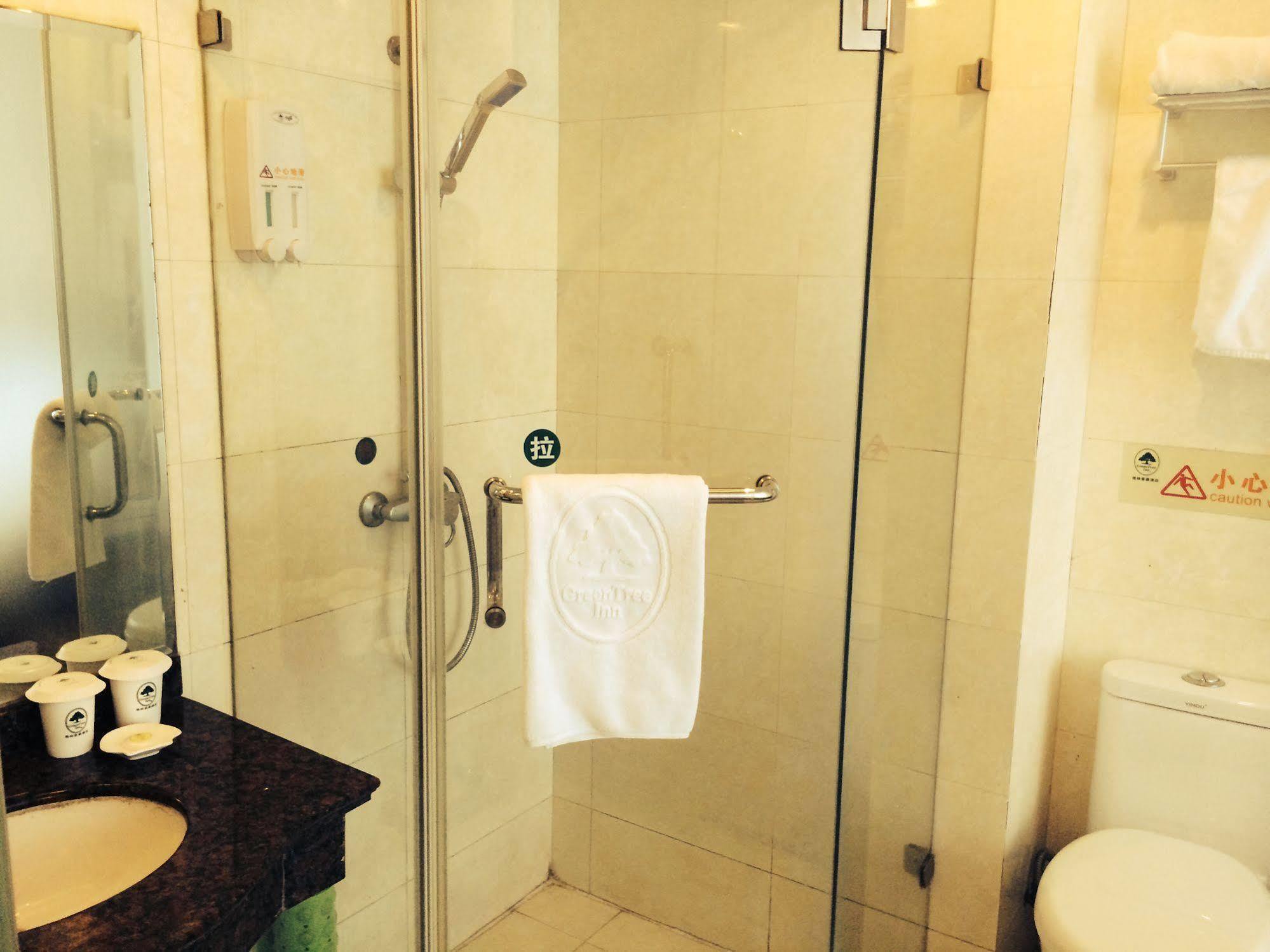 Greentree Inn Shanghai Dongming Road Subway Station Express Hotel Eksteriør bilde
